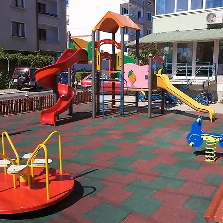 Отель Elvira Равда